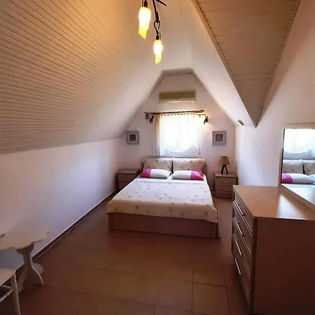Kusadasi Sezonluk Oezel Havuzlu Bungalov Villa Only Seasonal Rental Villa Minimum 60 Days 别墅