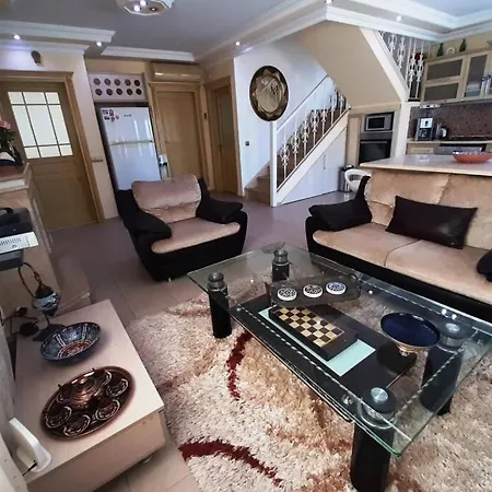 别墅 Kusadasi Sezonluk Oezel Havuzlu Bungalov Villa Only Seasonal Rental Villa Minimum 60 Days *