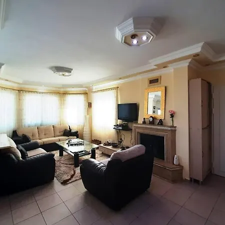 Kusadasi Sezonluk Oezel Havuzlu Bungalov Villa Only Seasonal Rental Villa Minimum 60 Days * 库萨达斯