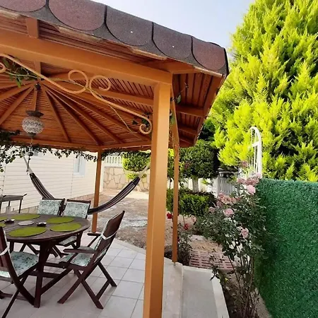 Kusadasi Sezonluk Oezel Havuzlu Bungalov Villa Only Seasonal Rental Villa Minimum 60 Days 别墅