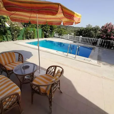 Vilă Kusadasi Sezonluk Oezel Havuzlu Bungalov Villa Only Seasonal Rental Villa Minimum 60 Days