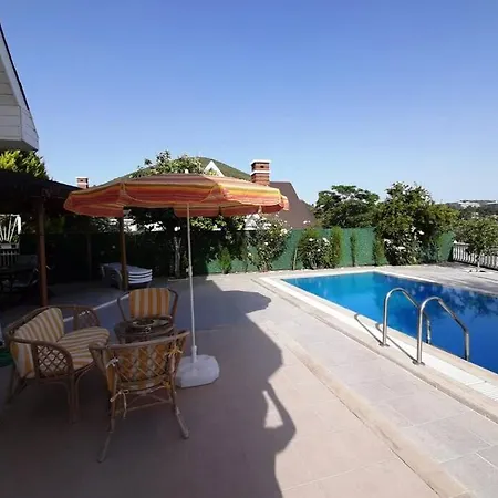Vilă Kusadasi Sezonluk Oezel Havuzlu Bungalov Villa Only Seasonal Rental Villa Minimum 60 Days Kusadası