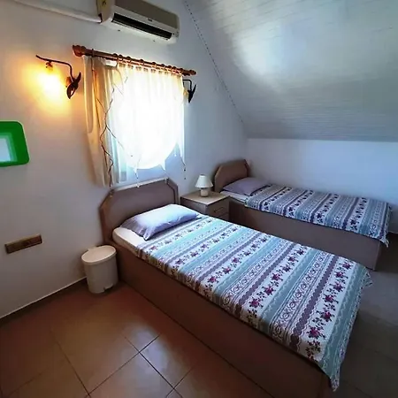 Vilă Kusadasi Sezonluk Oezel Havuzlu Bungalov Villa Only Seasonal Rental Villa Minimum 60 Days Kusadası